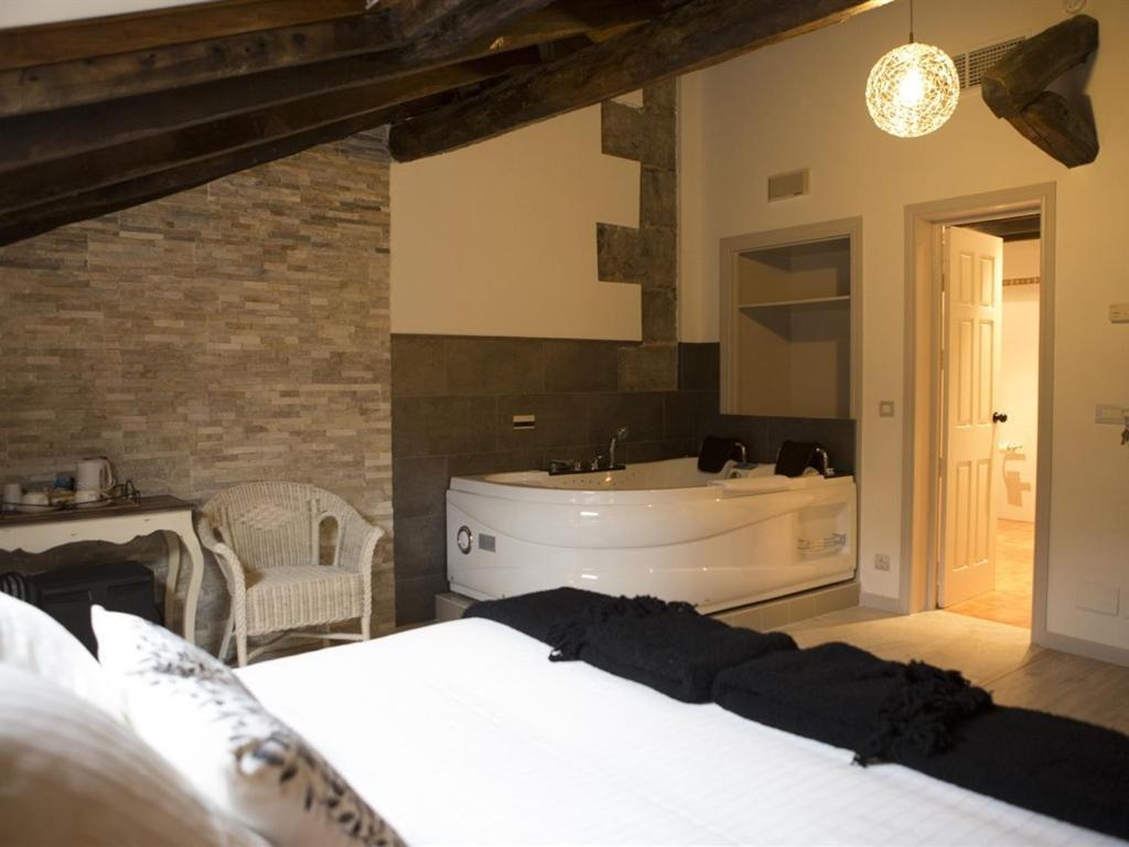 Akla Hotel Palacio Torre De Ruesga Calseca Экстерьер фото